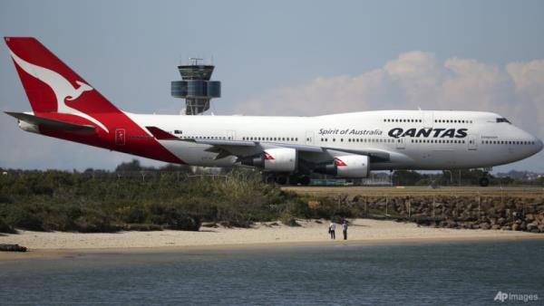 Qantas raises stakes in battle over long-haul cabin crew contract