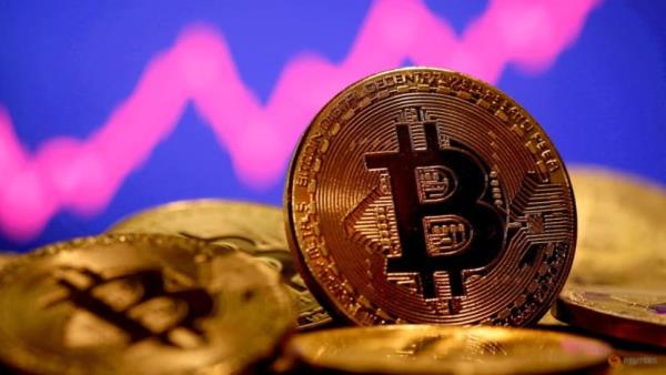 Bitcoin falls 9.3% to US$36,955