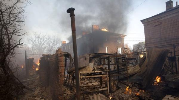 A building burns after shelling in Bakhmut in the Do<em></em>netsk region