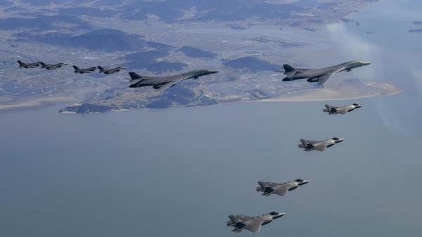 US Air Force fighter jets and South Korean Air Force fighter jets fly over South Korea during the joint air drills last mo<em></em>nth (pic: South Korean Defense Ministry)